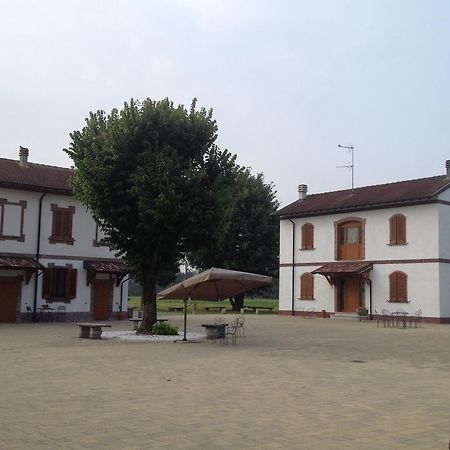 Bed And Breakfast Azienda Agricola Cascina Salazzara Magenta Esterno foto