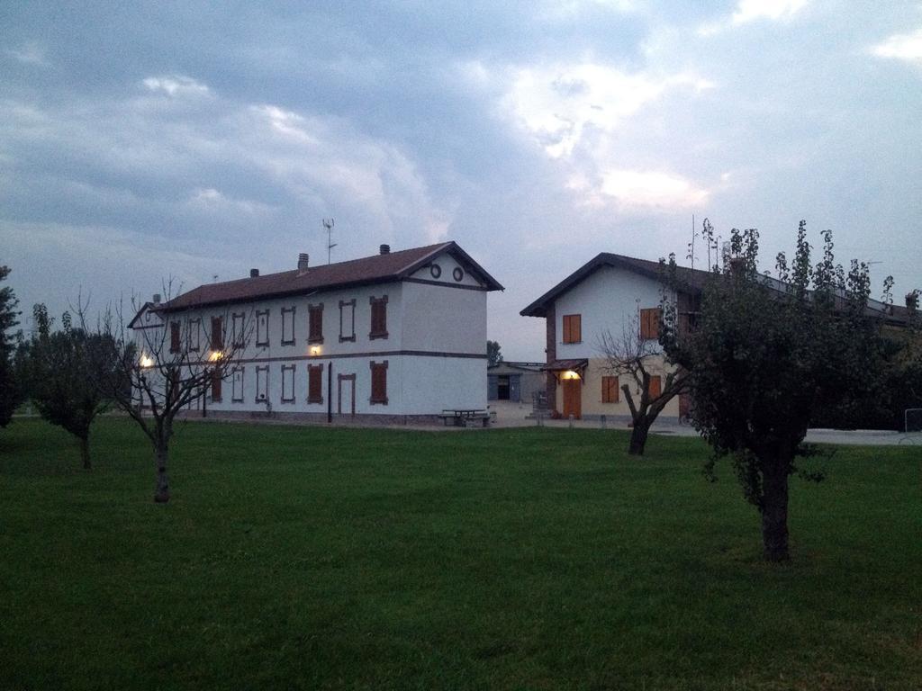 Bed And Breakfast Azienda Agricola Cascina Salazzara Magenta Esterno foto