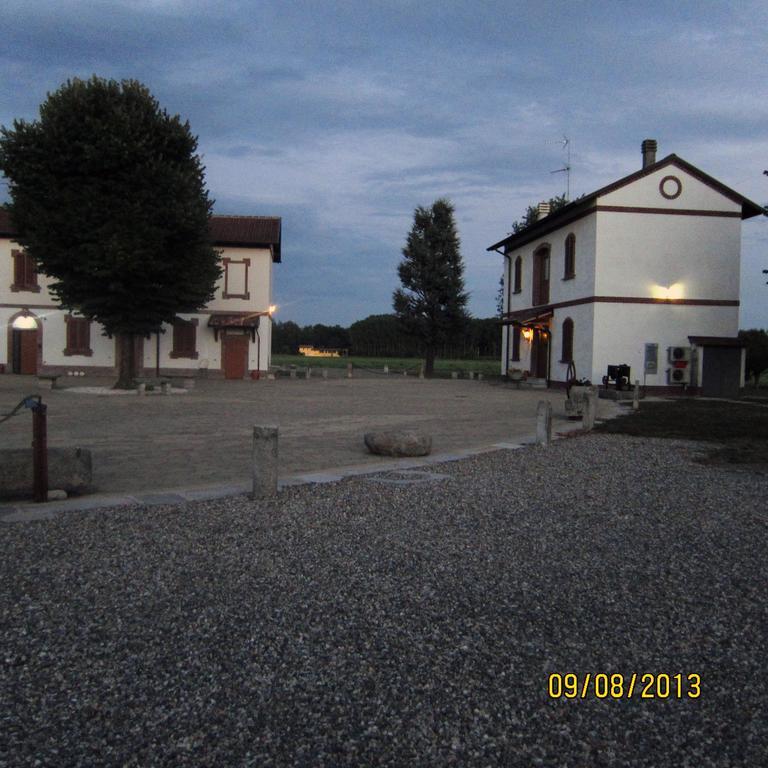 Bed And Breakfast Azienda Agricola Cascina Salazzara Magenta Esterno foto