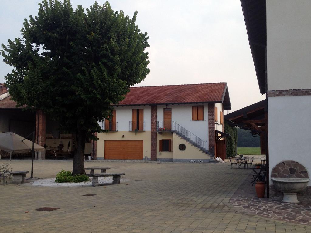 Bed And Breakfast Azienda Agricola Cascina Salazzara Magenta Esterno foto